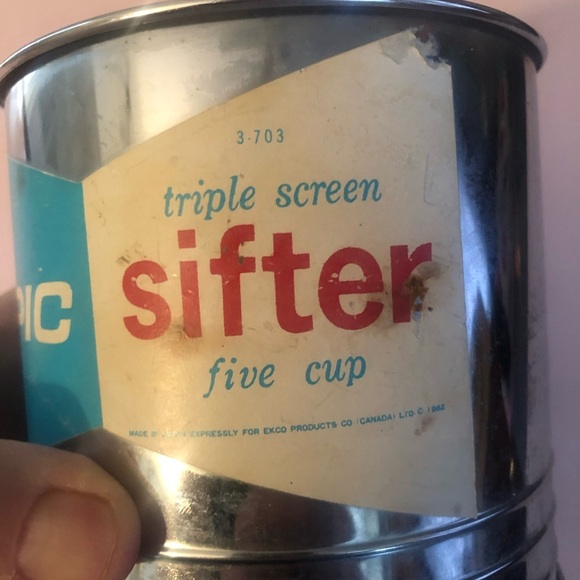 Epic Silver Flour Sifter 5 cup three filter sifter, also works as a display - Picture 7 of 12